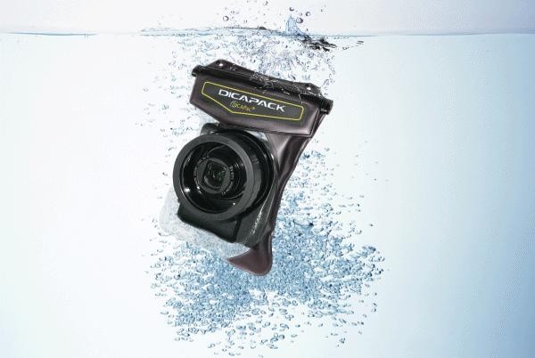 DiCAPac WP-610 waterproof Superzoom Camera Case with camera underwater